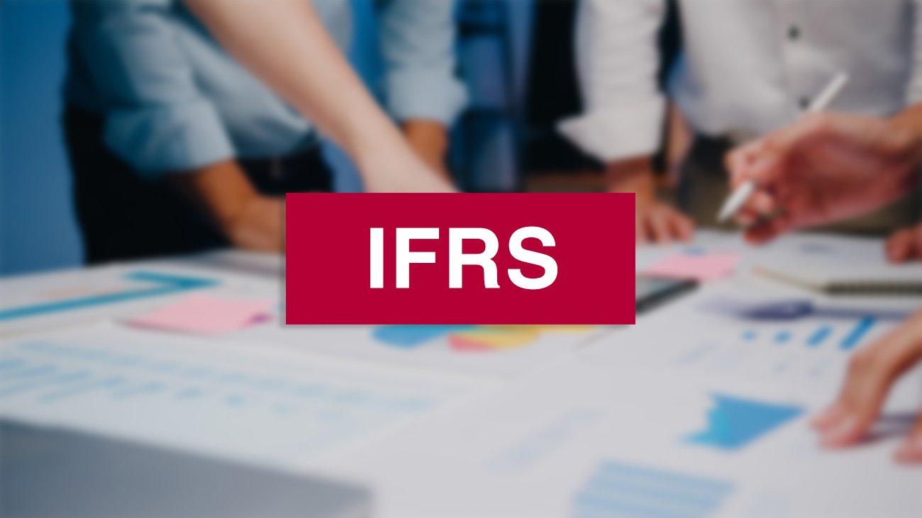 Integrated reporting and governance accountability (IFRS S1/S2, ISSB standards)