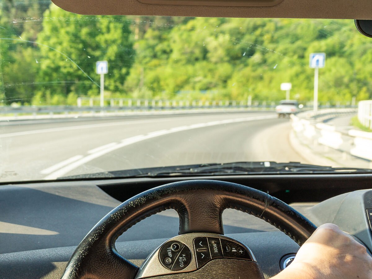 Keep the car on the road, the objective of risk management