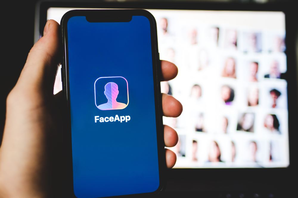 Read this before you use the alter-age FaceApp (Artificial Intelligence App)
