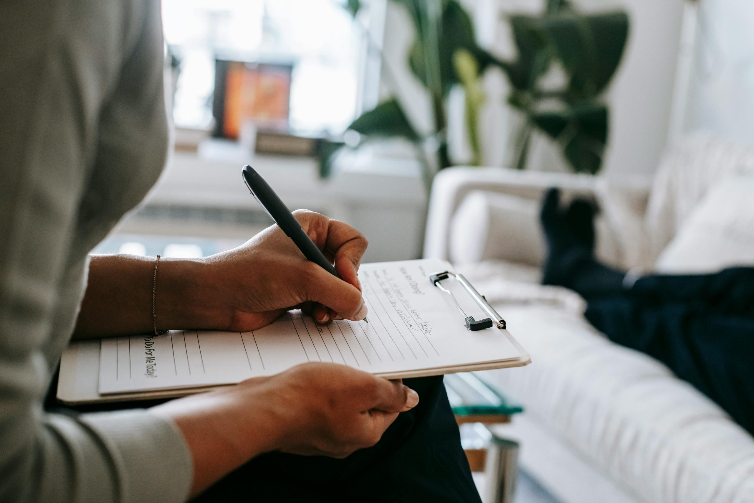 When to oversell and when not to?
